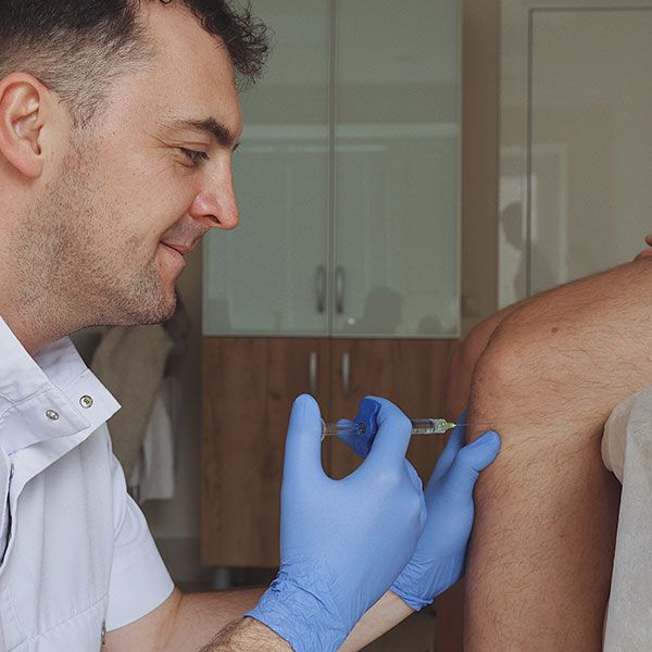 Внутрисуставное введение препаратов гиалуроновой кислоты